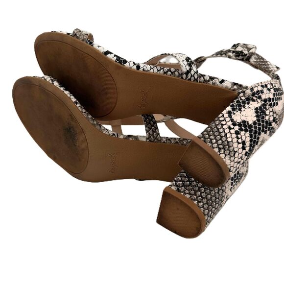 Qupid Women’s White Strappy Snake Print Chunky Heels Size 9.5 - Picture 5 of 5